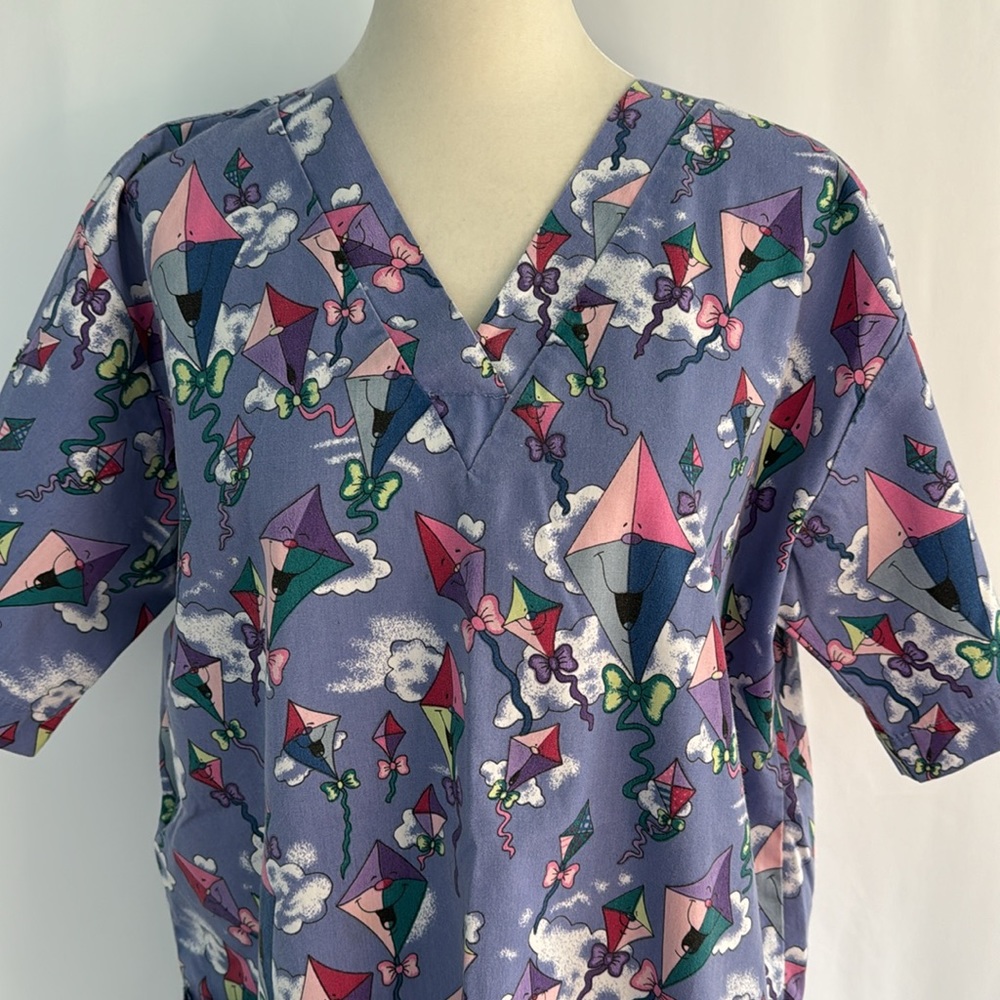 💜3/$15 Natural Uniforms Natural Prints Kites Scrub